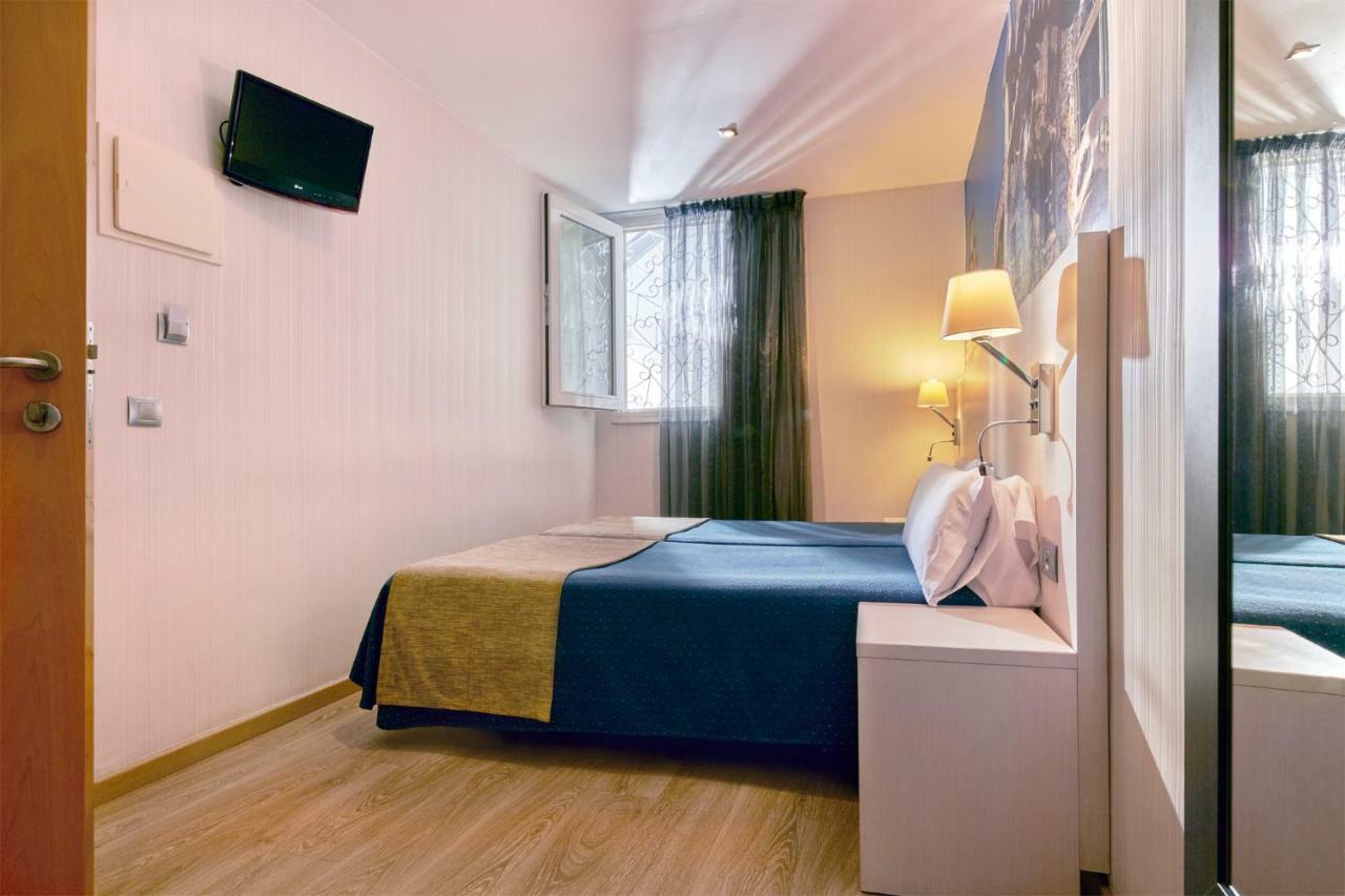 Hotel Transit Barcelona Exteriör bild